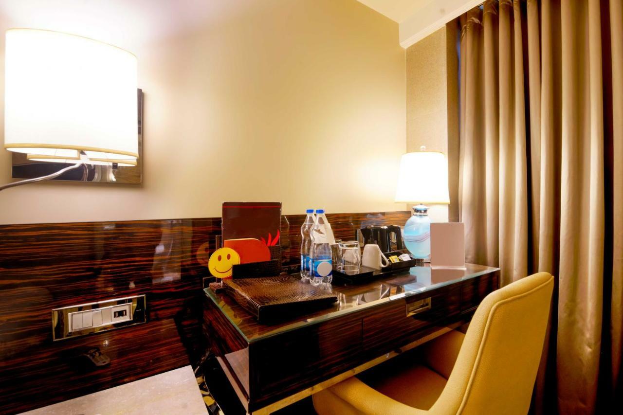 Sai Palace Grand, Malad Mumbai Eksteriør bilde