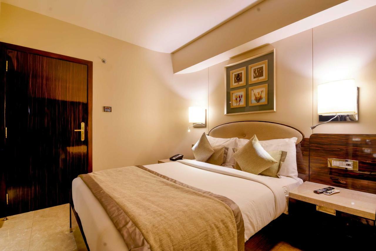 Sai Palace Grand, Malad Mumbai Eksteriør bilde